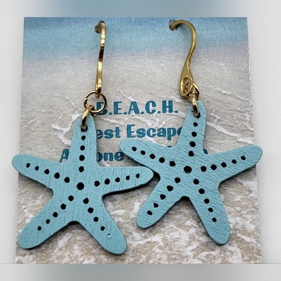 1284- Nautical Stars Wooden Dangle Earrings Handmade NWT - Picture 2 of 3